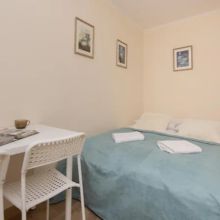 Dickens St By Renters *