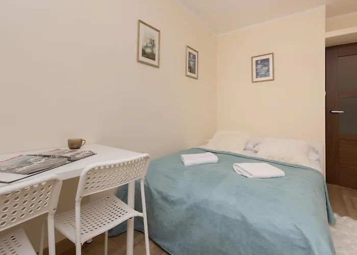 Dickens St By Renters *