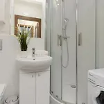 Apartment Dickens St By Renters *