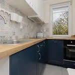 Apartment Dickens St By Renters