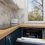 Dickens St By Renters Apartment