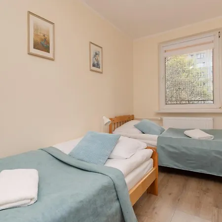 Dickens St By Renters Apartament *